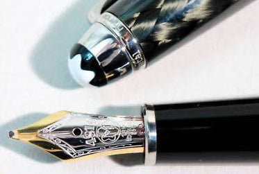 Montblanc  Meisterstück Solitaire Carbon Steel Fountain Pen Medium 18 Karat Gold nib